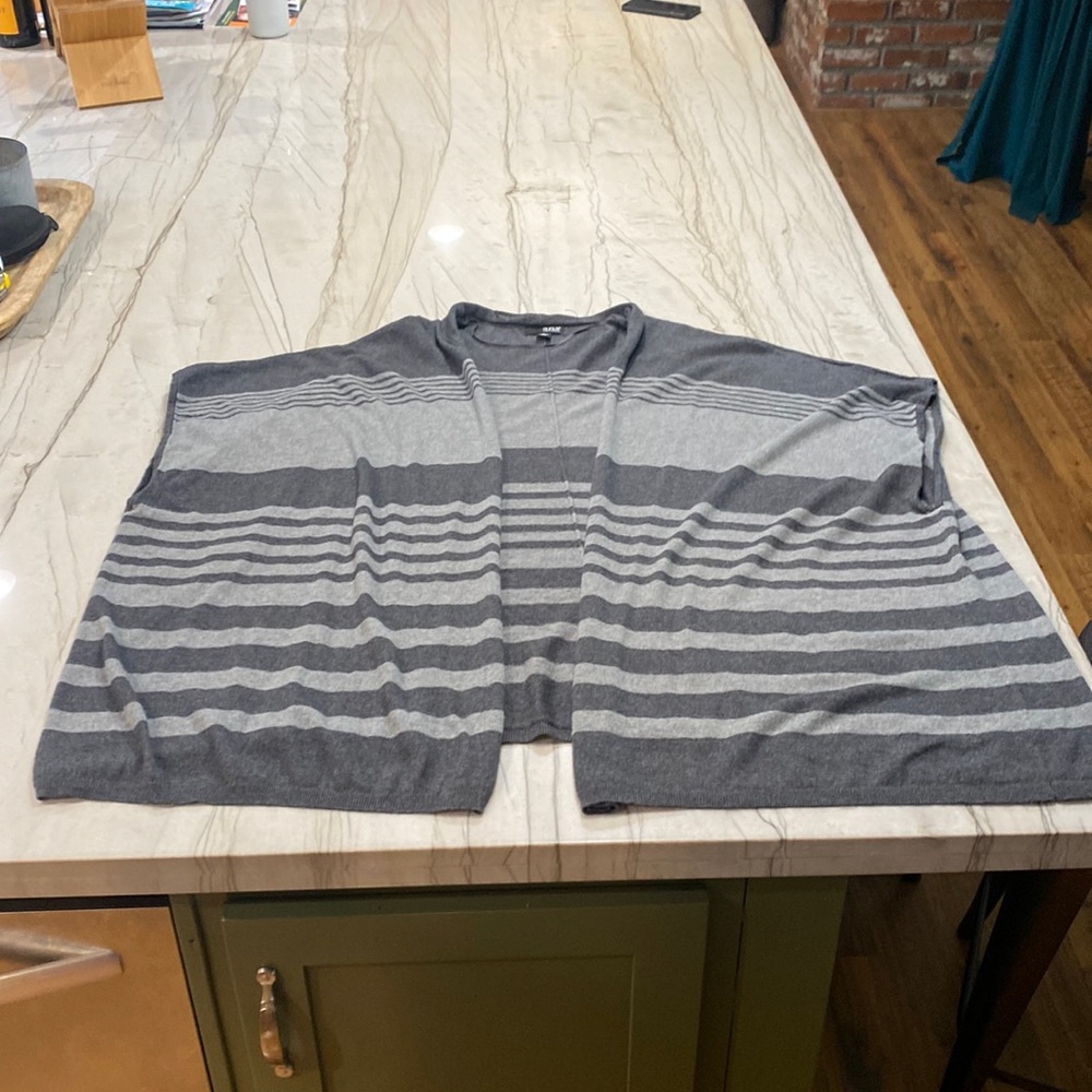 Women’s Sleeveless Cardigan